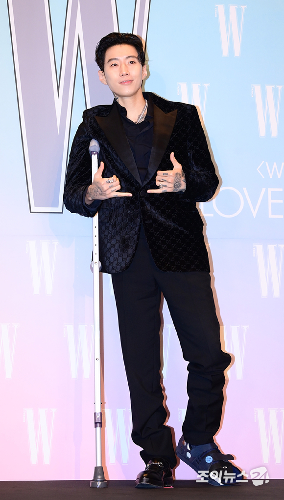 가수 박재범이 15일 오후 서울 종로구 포시즌스 호텔에서 열린 제20회 유방암 인식 항상 캠페인 자선 행사 'LOVR YOUR'에 참석하고 있다. [사진=정소희 기자]