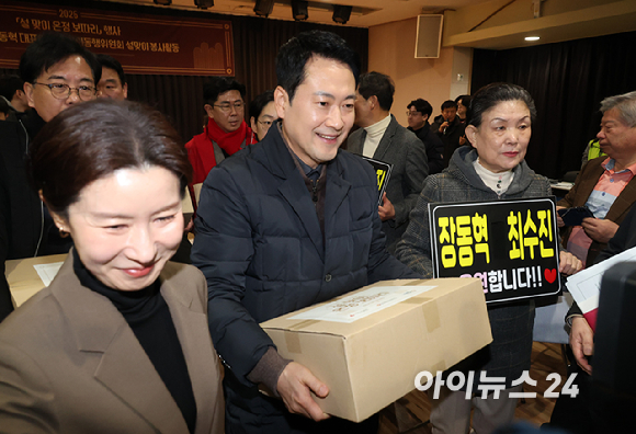 장동혁 국민의힘 대표가 12일 서울 여의도 국회에서 열린 의원총회에 참석하고 있다. [사진=곽영래 기자]