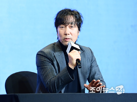 가수 이문세가 13일 오후 서울 마포구 스탠포드호텔에서 열린 이문세 정규 17집 선공개 곡 발표 제작발표회에 참석하고 있다. [사진=정소희 기자]