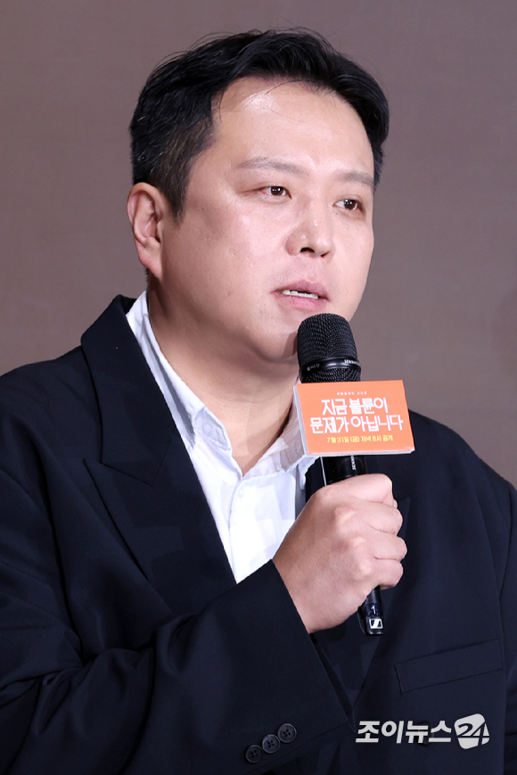배우 김재철, 조여정, 김혜수, 김지훈이 28일 오전 서울 중구 장충동 앰배서더 서울 풀만 호텔에서 진행된 쿠팡플레이 시리즈 '지금 불륜이 문제가 아닙니다' 제작발표회에 참석해 포즈를 취하고 있다. [사진=문수지 기자]