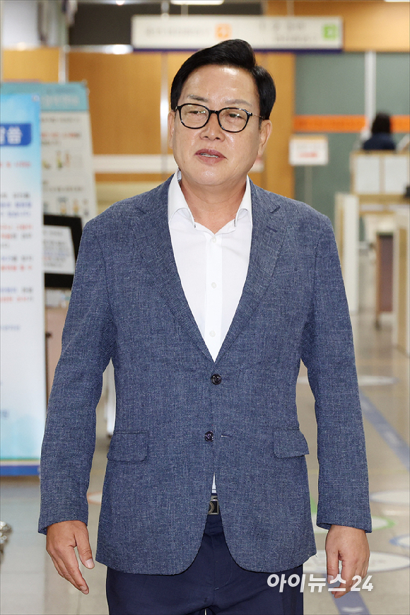 양평군수를 지낸 김선교 국민의힘 의원이 11일 오전 서울 서초구 서울중앙지방법원에서 열린 '경기 양평 공흥지구 개발 특혜 의혹' 속행 공판에 출석하고 있다. [사진=사진공동취재단]