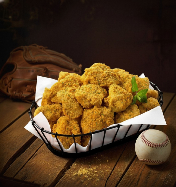 bhc는 한국 프로야구(KBO) 개막을 앞두고 야구장 인기 메뉴 '뿌링클 순살' 등을 중심으로 메뉴 라인업을 강화했다. [사진=bhc]