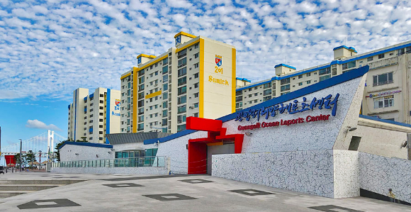 팝업이 진행되는 부산 광안리해양레포츠센터 전경. [사진=현대백화점]