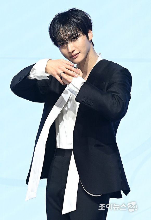 에이티즈 성화가 5일 오후 서울 여의도 페어몬트 엠버서더 서울에서 열린 미니 13집 '골든 아워 : 파트 4(GOLDEN HOUR : Part.4)' 발매 기념 기자간담회에서 포즈를 취하고 있다. [사진=곽영래 기자]