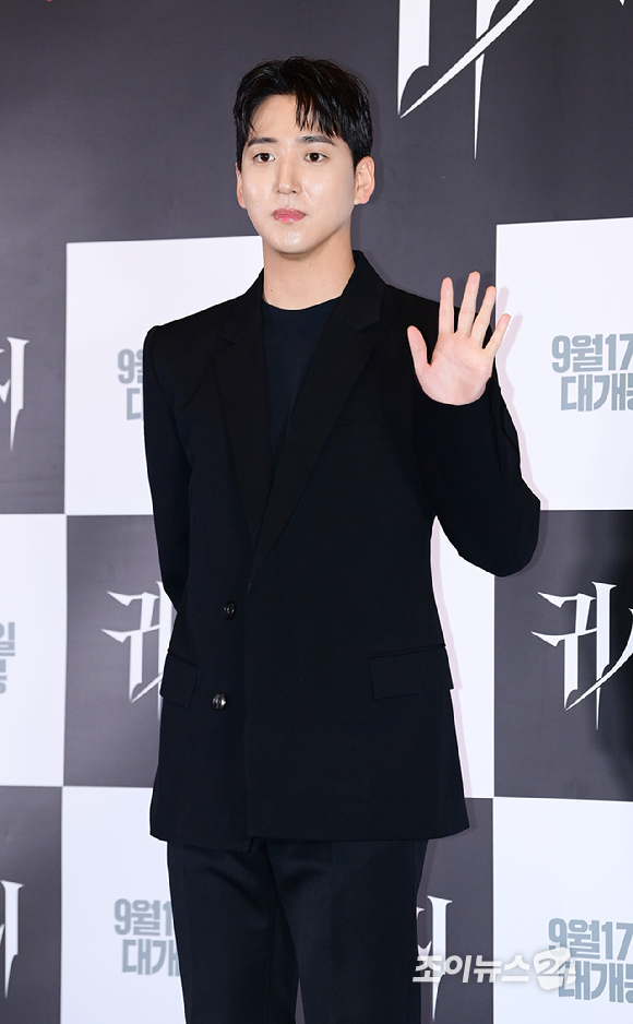 (왼쪽부터)마마무 솔라-차선우(B1A4 바로)-스테이씨 수민-러블리즈 서지수-우주소녀 은서(손주연)가 9일 오후 서울&nbsp;용산구&nbsp;CGV용산아이파크몰에서 열린 영화 '귀시'(감독 홍원기) 언론 배급 시사회에 참석하고 있다. [사진=정소희 기자]