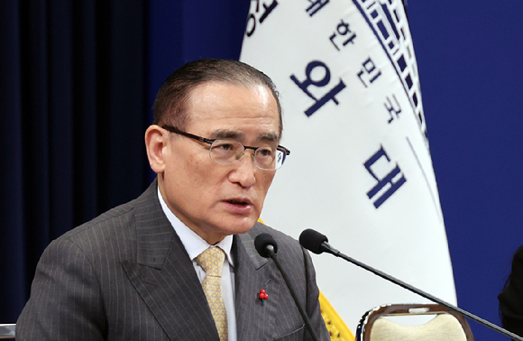 위성락 국가안보실장이 2일 청와대 기자회견장에서 이재명 대통령의 중국 국빈방문에 대해 브리핑하고 있다. 2026.1.2 [사진=연합뉴스]