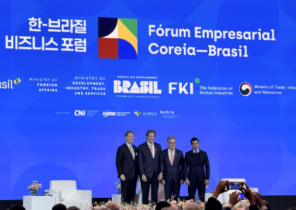 인사말을 하고 있는 호르헤 비아나 아펙스브라질 회장. [사진=아펙스브라질]