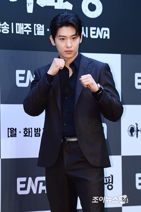 배우 김진영이 21일 오후 서울 마포구 상암동 스탠포드호텔에서 열린 ENA 새 월화드라마 '아이쇼핑' 제작발표회에 참석해 포즈를 취하고 있다. [사진=문수지 기자]