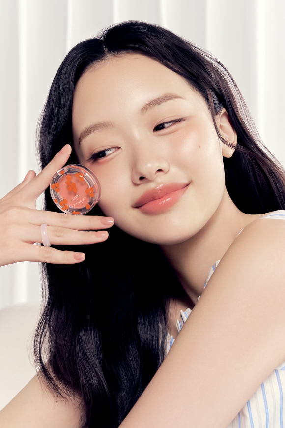 아모레퍼시픽 헤라 서머 캡슐 컬렉션 '마블러스 로맨스'. [사진=아모레퍼시픽]