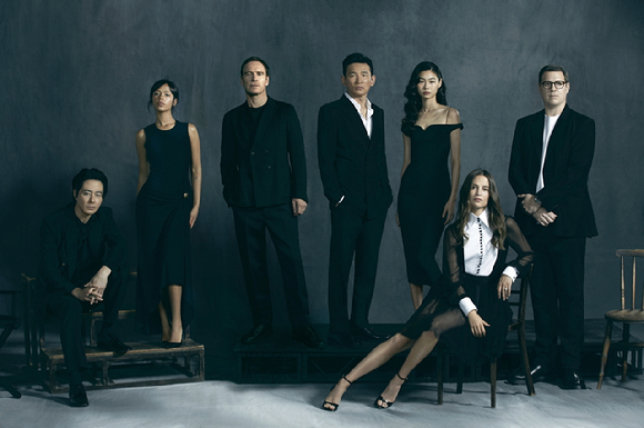 황정민, 조인성, 정호연, 테일러 러셀, 카메론 브리튼 With 알리시아 비칸데르, and 마이클 패스벤더 스페셜 캐스팅 포토.[사진=플러스엠 엔터테인먼트]