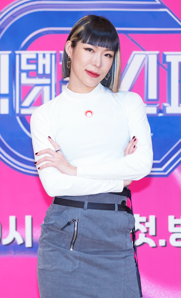 댄서 효진초이(원트)가 30일 온라인으로 진행된 Mnet '스트릿댄스 걸스 파이터' 제작발표회에 참석해 포즈를 취하고 있다. [사진=Mnet]