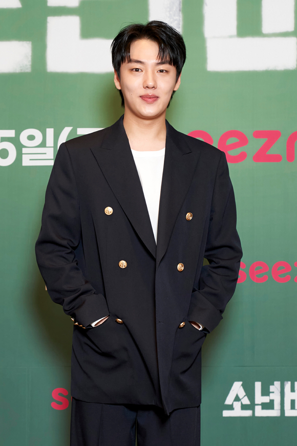 배우 윤현수가 22일 온라인으로 진행된 OTT seezn 오리지널 '소년비행' 제작발표회에 참석해 포즈를 취하고 있다. [사진=seezn]