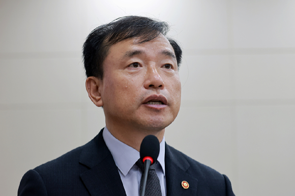 김종철 방송미디어통신위원장이 8일 국회 과학기술정보방송통신위원회 전체회의에서 인사말과 업무 보고를 하고 있다. 2026.9.8 [사진=연합뉴스]