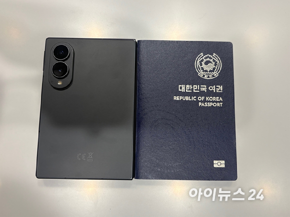 최근 삼성전자의 새로운 갤럭시 글로벌 앰버서더로 발탁된 방탄소년단(BTS) 제이홉의 공연 영상을 유튜브에서 재생한 모습. [영상=권서아 기자]