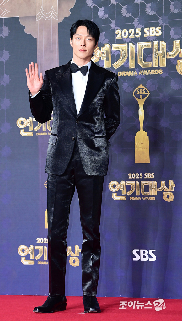 '키스는 괜히 해서' 배우 장기용이 31일 오후 서울 마포구 상암동 SBS 프리즘타워에서 열린&nbsp;2025 SBS 연기대상&nbsp;레드카펫 행사에 참석하고 있다. [사진=정소희 기자]