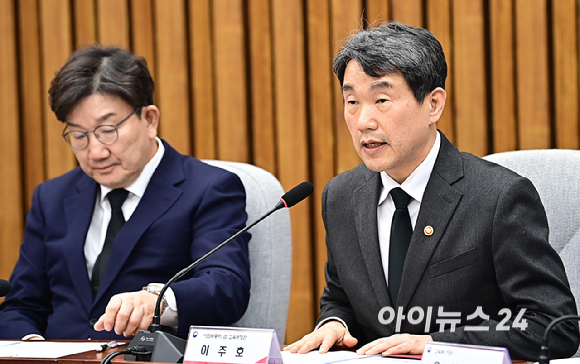 이주호 사회부총리 겸 교육부 장관이 17일 오후 서울 여의도 국회에서 열린 학교 안전 강화를 위한 당정협의회에서 발언하고 있다. [사진=곽영래 기자]