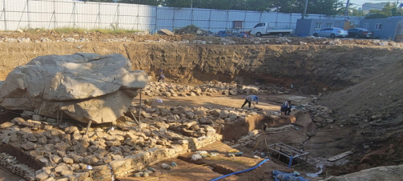 김해시가 세계 최대 고인돌 '구산동 지석묘'를 훼손한 점을 인정했다. 사진은 구산동 지석묘. [사진=김해시]