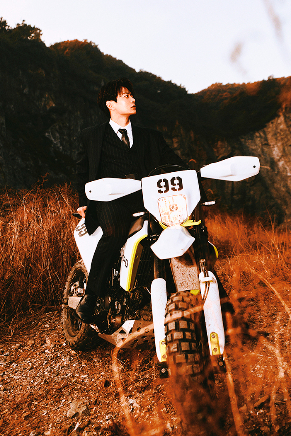 샤이니 민호, 단독 팬미팅서 신곡 &apos;TEMPO&apos; 최초 공개