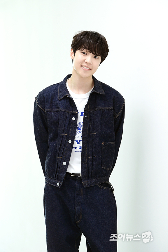 '킬러들의 쇼핑몰2' 배우 유현수가 7일 서울 영등포구 조이뉴스24 사옥에서 진행된 인터뷰를 앞두고 포즈를 취하고 있다. [사진=정소희 기자]