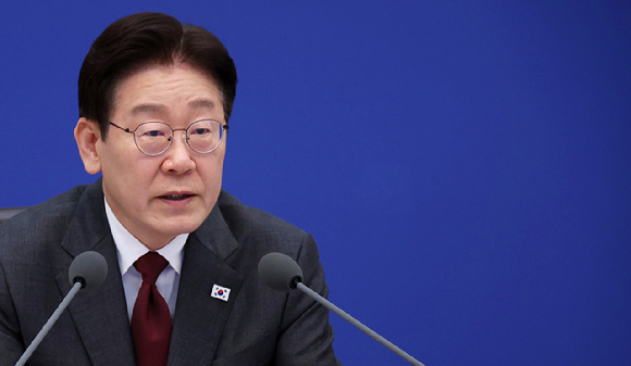 이재명 대통령이 1일 청와대에서 열린 비상경제점검회의에서 발언하고 있다. 2026.4.1 [사진=연합뉴스]