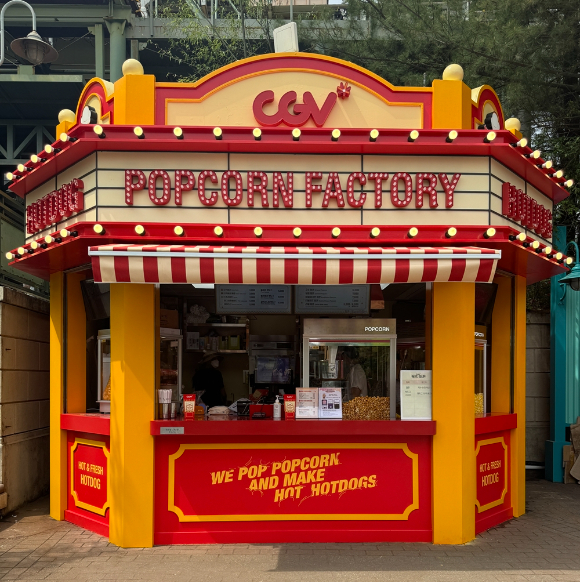 CGV가 경기도 용인시에 있는 에버랜드에 팝콘팩토리를 오픈한다. [사진=CGV]
