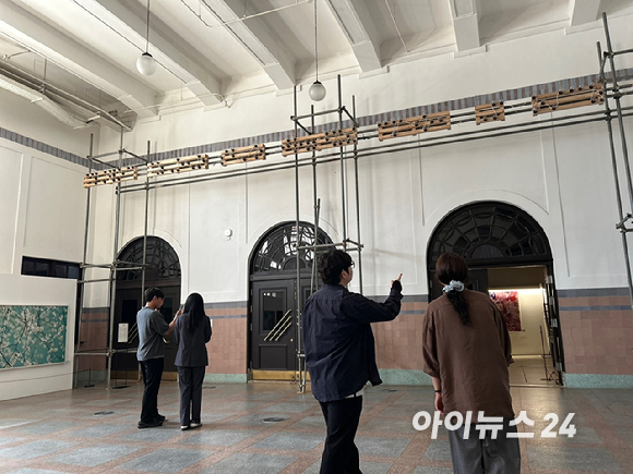 융복합예술 기획전시 '우리들의 낙원(Our Enchanting Paradise)'이 문화체육관광부 주최, 한국공예·디자인문화진흥원 주관으로 13일 서울 용산구 문화역서울284(옛 서울역사)에서 개막했다. [사진=문화역서울284]