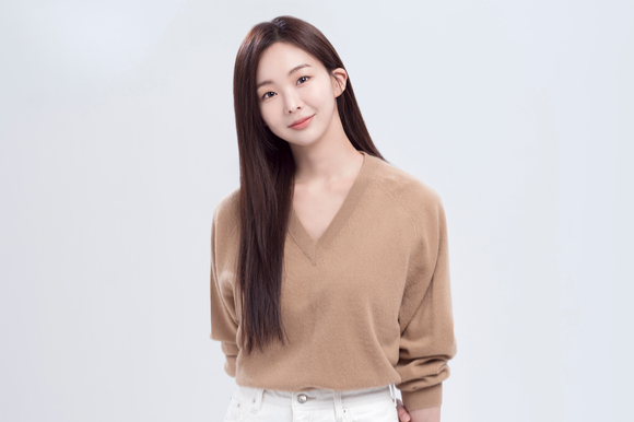 배우 금새록이 14일 JTBC 수목드라마 '사랑의 이해' 종영 인터뷰에 앞서 포즈를 취하고 있다. [사진=하이지음스튜디오]