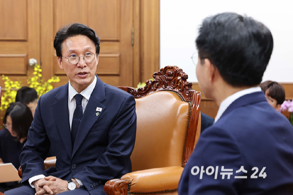 김민석 국무총리가 10일 서울 여의도 국회를 찾아 조정식 국회의장을 예방하고 있다. [사진=곽영래 기자]