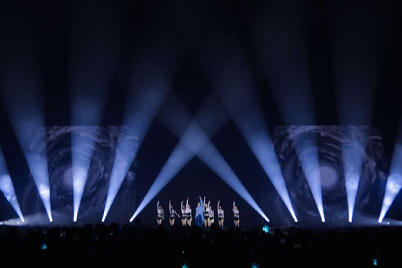 태민이 미국 라스베이거스의 '돌비 라이브(Dolby Live at Park MGM)'에서 열린 'TAEMIN LIVE [Veil] in Las Vegas(태민 라이브 [베일] 인 라스베이거스)'에서 무대를 선보이고 있다. [사진=빅플래닛메이드]