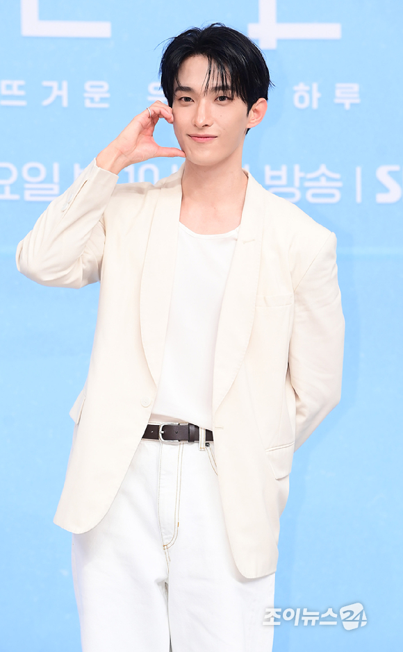 세븐틴 도겸이 31일 오후 서울 양천구 목동 SBS에서 열린 SBS 새 예능프로그램 '내 남은 연애' 제작발표회에 참석하고 있다. [사진=정소희 기자]