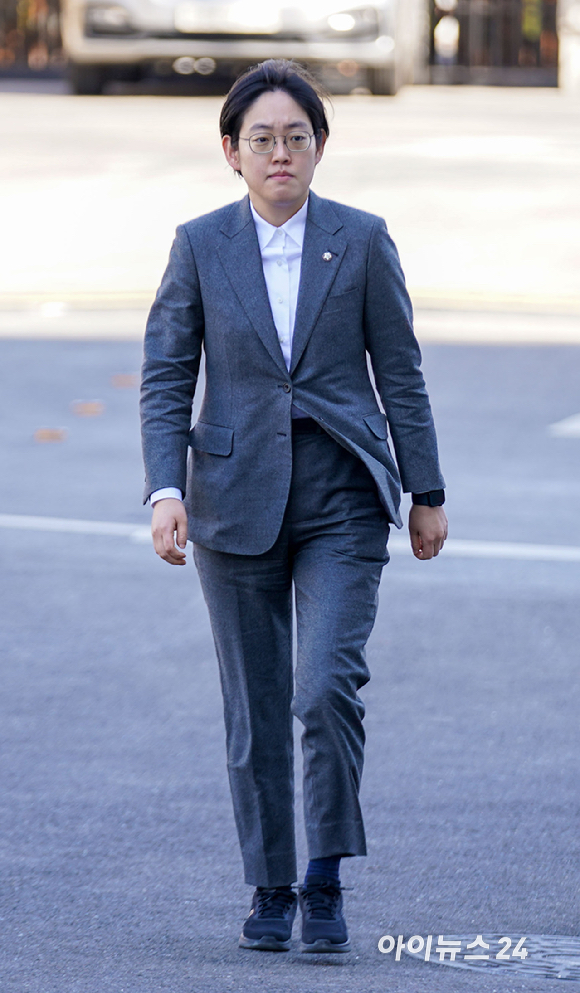 조지연 국민의힘 의원이 18일 서울 종로구 헌법재판소에서 열린 윤석열 대통령 탄핵심판 9차 변론기일에 참석하고 있다. [사진=사진공동취재단]