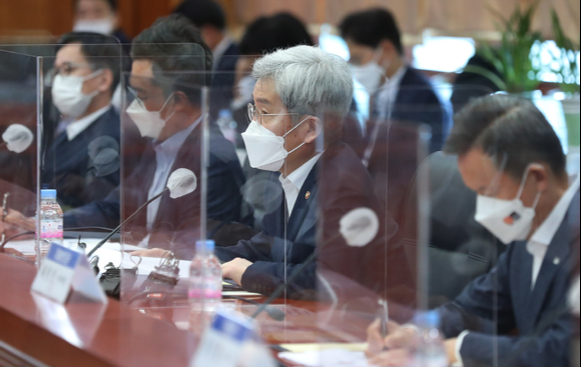 고승범 금융위원장이 30일 서울 영등포구 금융투자협회에서 진행된 '미래 성장형기업 육성'을 위한 자본시장 유관기관 간담회에서 발언하고 있다. [사진=금융위원회]