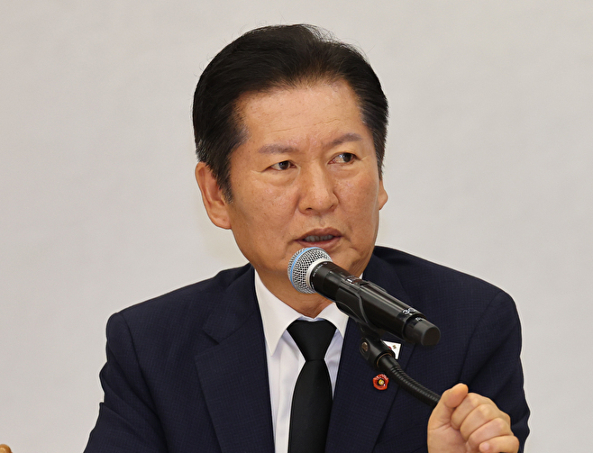 17일 오전 제주시 봉개동 4·3평화공원에서 열린 더불어민주당 최고위원회의에서 정청래 대표가 발언하고 있다. 2025.9.17 [사진=연합뉴스]