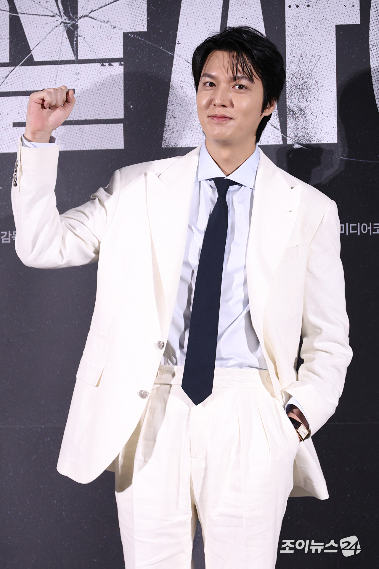 배우 이민호가 10일 오전 서울 용산구 CGV용산아이파크몰점에서 진행된 영화 '암살자(들)'(감독 허진호) 제작보고회에 참석해 포즈를 취하고 있다. [사진=문수지 기자]