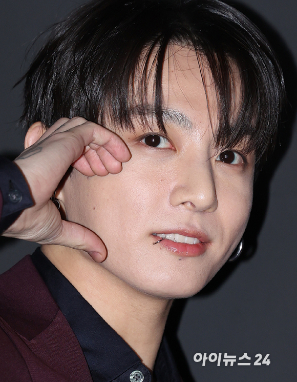 그룹 방탄소년단(BTS) 정국이 2월 12일 오후 서울 강남구 논현동 STRX하우스에서 열린 위블로 글로벌 앰버서더 어나운스먼트 이벤트 포토월 행사에 참석하고 있다. [사진=정소희 기자]