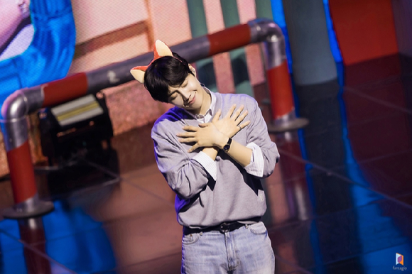 배우 김선호가 2026 김선호 팬미팅 '러브 팩토리' 아시아 투어 서울 공연에서 팬들을 만나고 있다. [사진=판타지오]