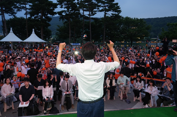 이준석 개혁신당 대선 후보가 2일 대구 수성구 수성못 상화동산에서 마지막 유세를 펼치고 있다. [사진=김주훈 기자]