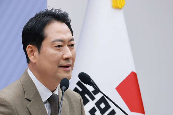 국민의힘 장동혁 대표가 31일 서울 여의도 국민의힘 중앙당사에서 열린 사무처 당직자 종무식에 참석해 인사말하고 있다. [사진=연합뉴스]