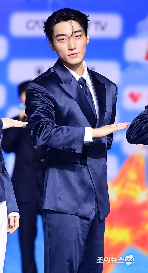 에이티즈 최산이 9일 오후 경기도 일산 킨텍스에서 열린 2026 SBS 가요대전 Summer 블루카펫 행사에 참석하고 있다. [사진=정소희 기자]