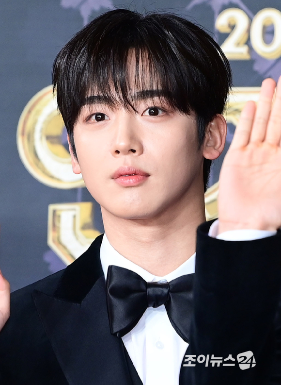 '트라이' 배우 김요한이 31일 오후 서울 마포구 상암동 SBS 프리즘타워에서 열린&nbsp;2025 SBS 연기대상&nbsp;레드카펫 행사에 참석하고 있다. [사진=정소희 기자]