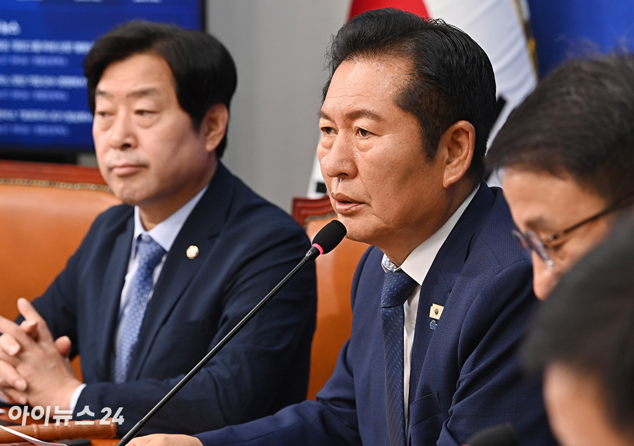 정청래 더불어민주당 대표가 17일 국회에서 열린 최고위원회의에서 발언하고 있다. [사진=곽영래 기자]