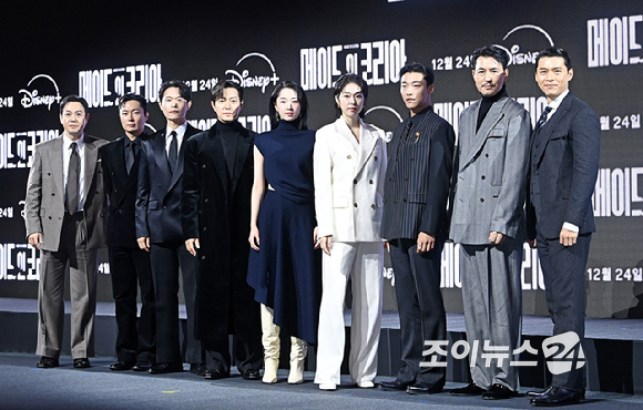 배우 박용우, 노재원, 강길우, 정성일, 원지안, 서은수, 우도환, 정우성, 현빈이 15일 서울 강남구 그랜드 인터컨티넨탈 서울 파르나스에서 열린 디즈니+ '메이드 인 코리아' 제작발표회에서 포즈를 취하고 있다. [사진=곽영래 기자]