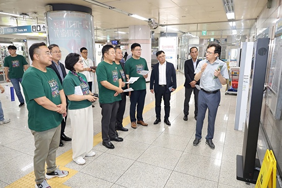 대전시의회 산업건설위원회가 다가오는 대전0시축제를 앞두고 7일 시청역사에 대한 현장점검을 실시했다.[사진=대전시의회]