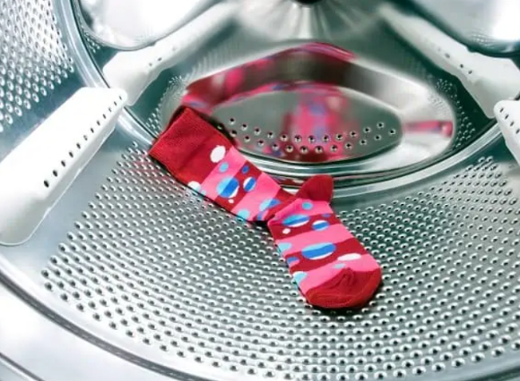  빨지 않은 양말을 다시 신는 습관이 발 건강을 해칠 수 있다는 전문가들의 조언이 제시됐다. 사진은 본 기사 내용과 무관. [사진=The Foot Hub]