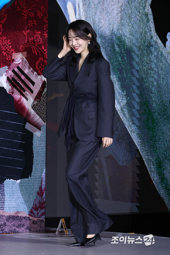 배우 신혜선이 10일 오전 서울 중구 장충동 앰배서더 서울 풀만 호텔에서 열린 넷플릭스 시리즈 '레이디 두아' 제작발표회에 참석하고 있다. [사진=문수지 기자]