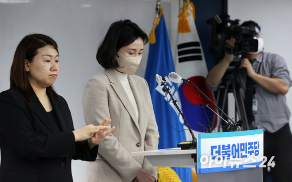 이재명 더불어민주당 대선 후보의 배우자 김혜경 씨가 9일 오후 서울 여의도 민주당 중앙당사에서 기자회견을 열고 과잉의전 논란에 대해 사과하고 있다. [사진=김성진 기자]