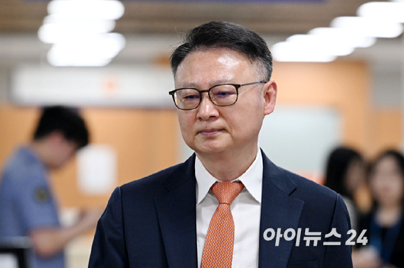 주가조작 혐의를 받는 구세현 전 웰바이오텍 대표가 1일 오전 서울 서초구 서울중앙지방법원에서 열린 공판에 출석하고 있다. [사진=사진공동취재단]