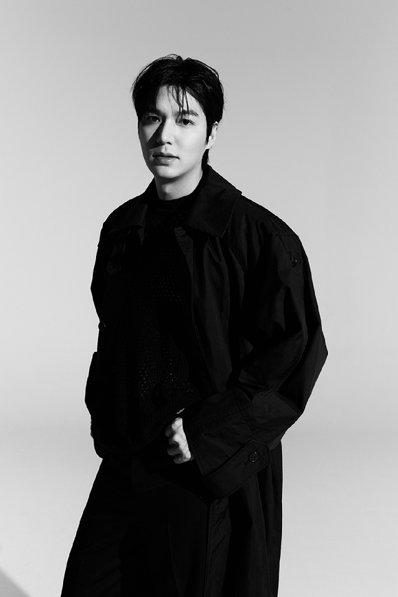 배우 이민호가 영화 '전지적 독자 시점' 인터뷰에 앞서 포즈를 취하고 있다. [사진=MYM엔터테인먼트]