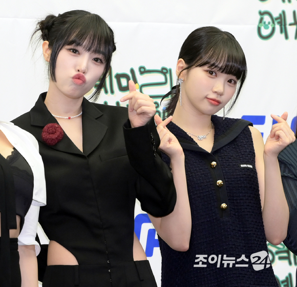 가수 최예나와 르세라핌 김채원이 9일 오전 서울 마포구 상암동 스탠포드 호텔에서 열린 ENA 새 예능 '혜미리예채파' 제작발표회에 참석하고 있다. [사진=정소희 기자]