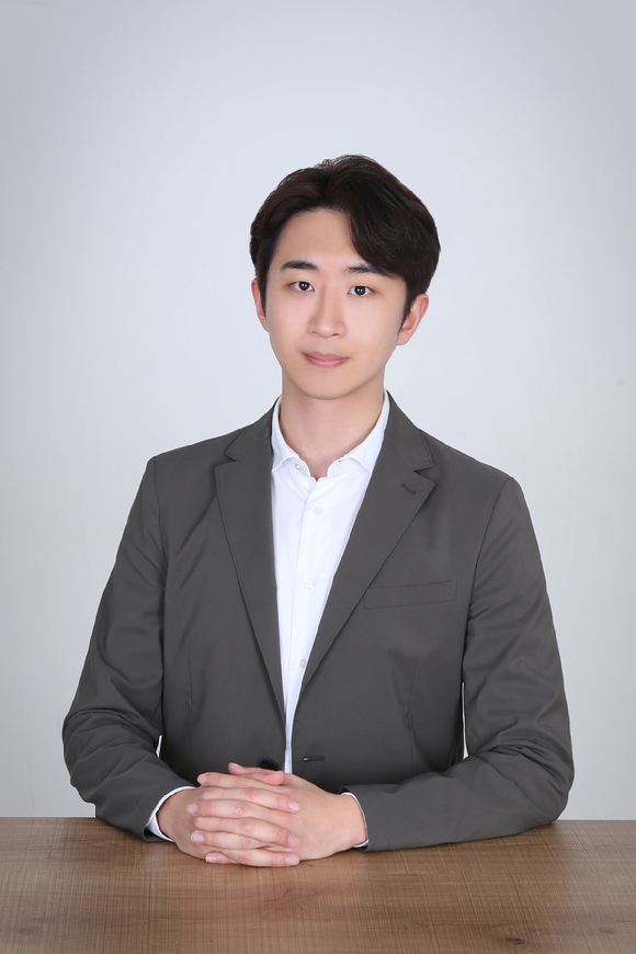 사단법인 한국음악저작권협회(회장 추가열, 이하 한음저협)가 황선철 경영진단실장(사업2국장 겸직)이 국제저작권관리단체연맹(Confederation Internationale des Societes des Auteurs et Compositeurs, 이하 CISAC) 이사회의 표결을 거쳐 법무위원으로 재당선됐다. [사진=사단법인 한국음악저작권협회]